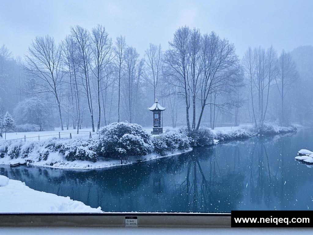 雾霭雪景之美